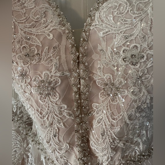 Blush colored wedding dress - Picture 5 of 6